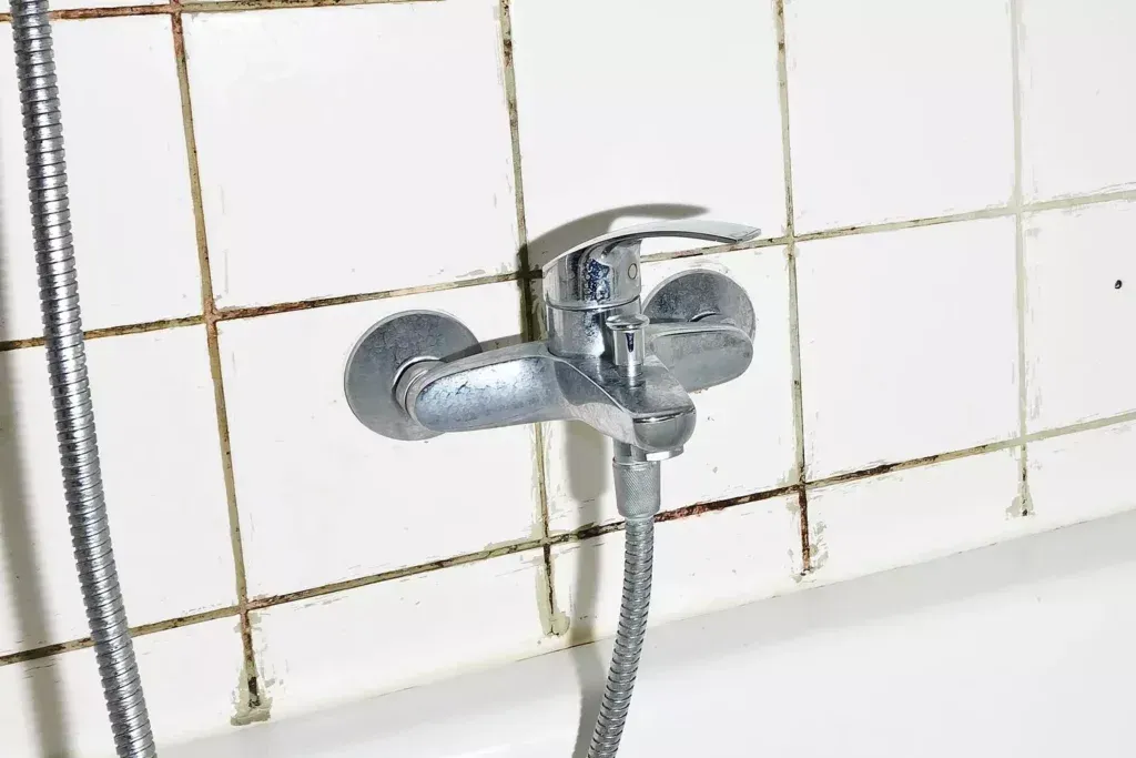 Schimmelfreie Dusche ohne Stress — eine sichere Alternative zu Bleichmittel