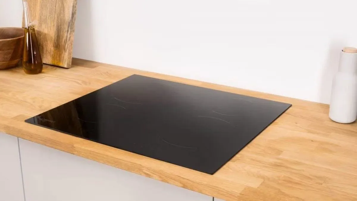 Schluss mit sichtbaren Induktionskochfeldern: Ab 2026 verändert diese Innovation jede Küche