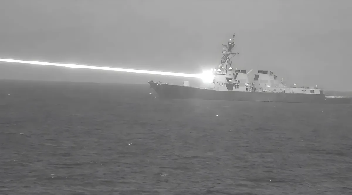 US Navy setzt Laserwaffe erfolgreich ein: Vier Drohnen außer Gefecht
